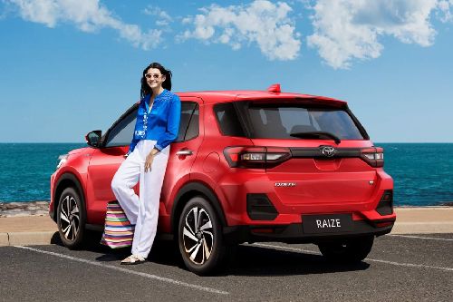 Rear Cross Side View of Toyota Raize