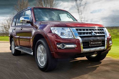 Mitsubishi Pajero Front Medium View Mitsubishi Pajero Front Medium View