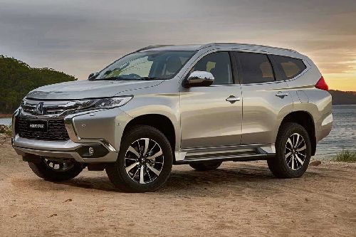 Mitsubishi Pajero Sport Front Side View